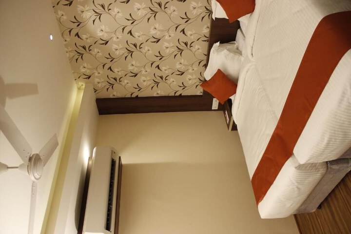 Room 25 of 59