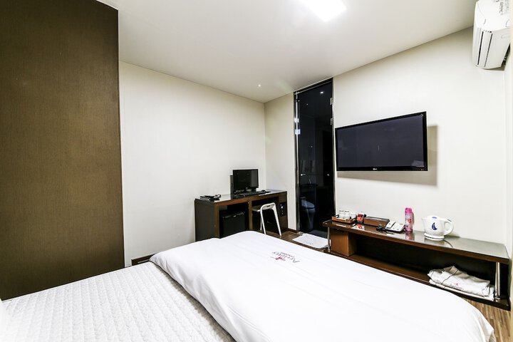 Room 11 of 95