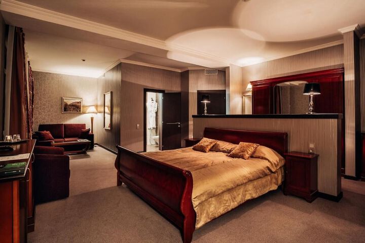 Room 6 of 44