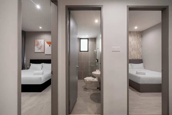 Room 9 of 42