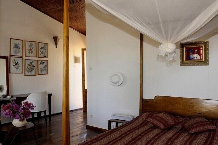 Room 5 of 25