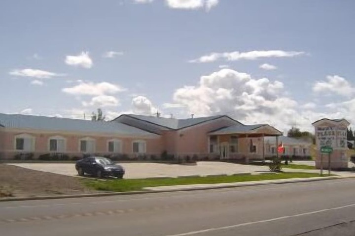 Glacier Gateway Inn