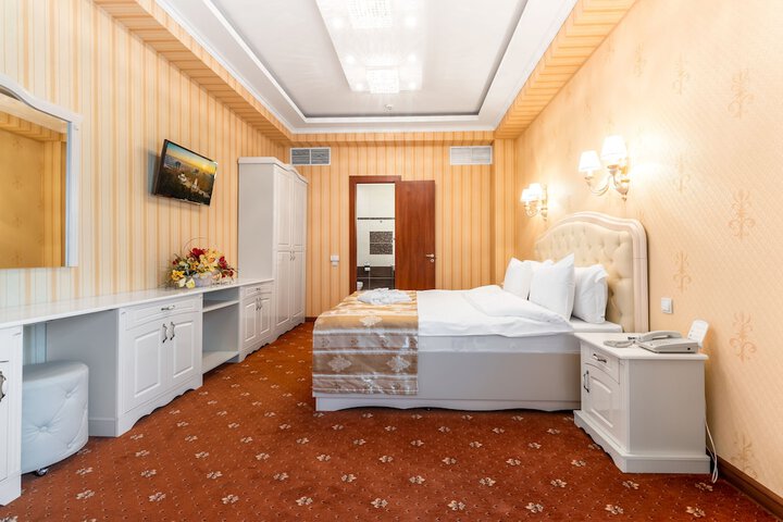 Room 19 of 113