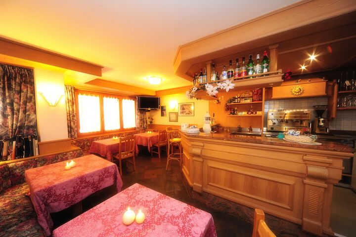 Lounge 50 of 67