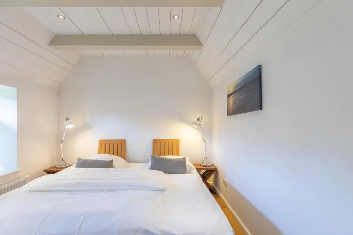 Room 4 of 19