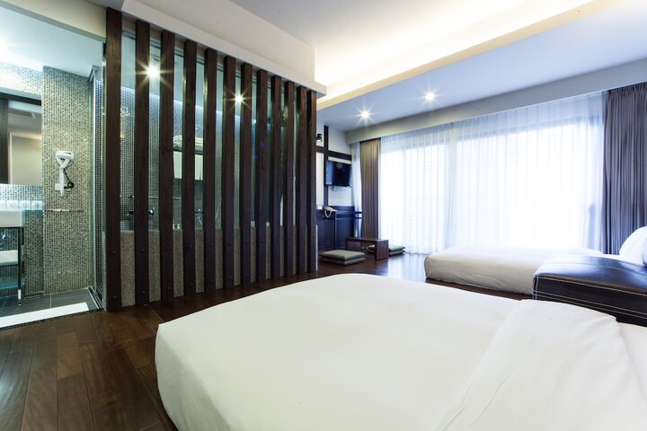Room 12 of 85