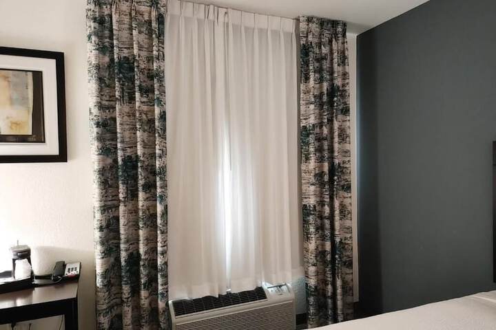 The Grove Inn & Suites
