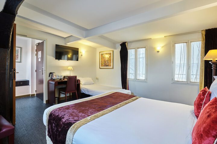 Room 11 of 27