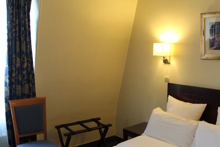 Room 13 of 65