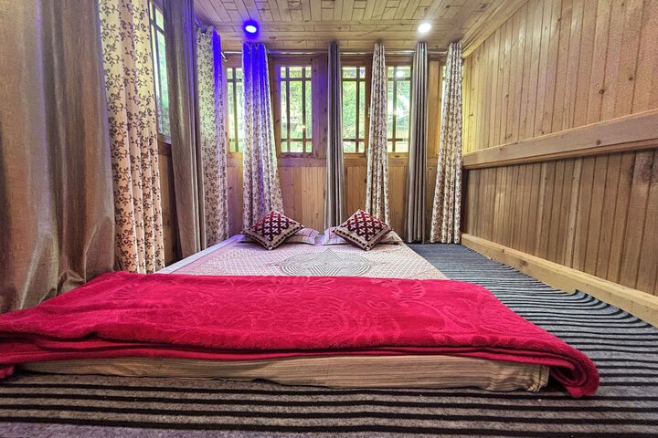 Room 15 of 27