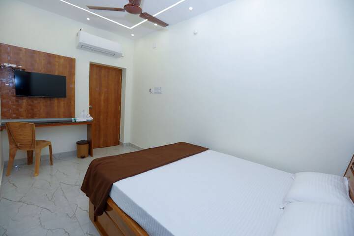 Room 4 of 14