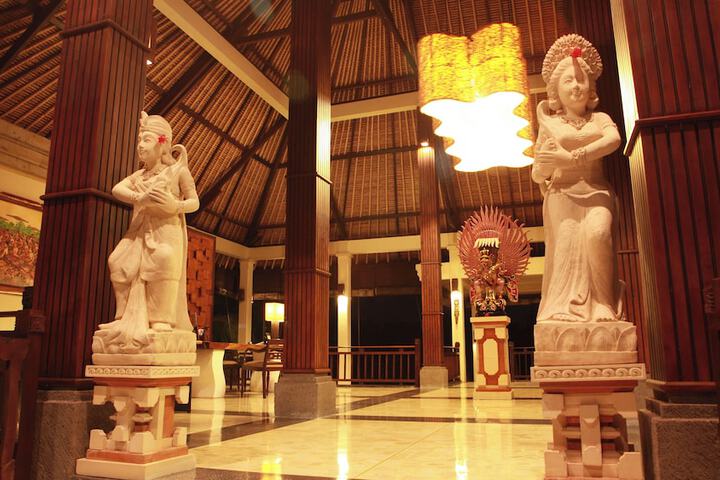 Hotel Lobby