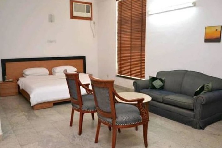 Room 5 of 44