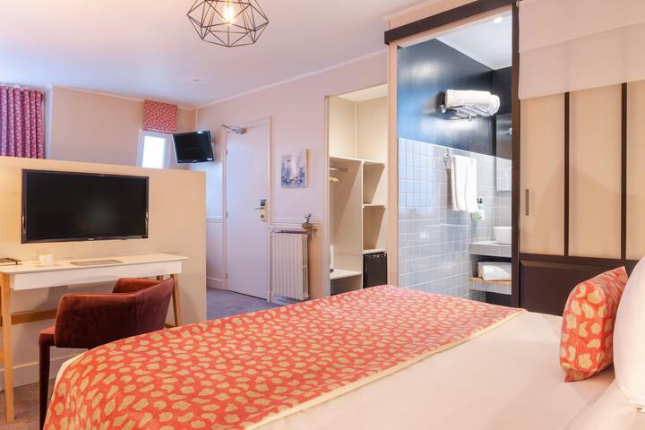 Room 17 of 49