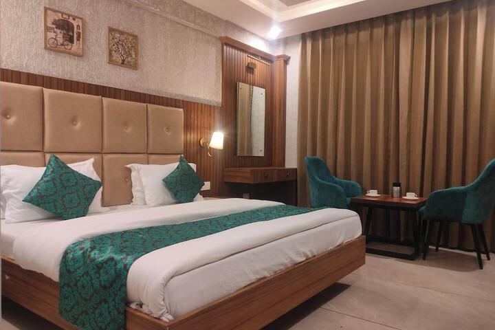 Room 10 of 20