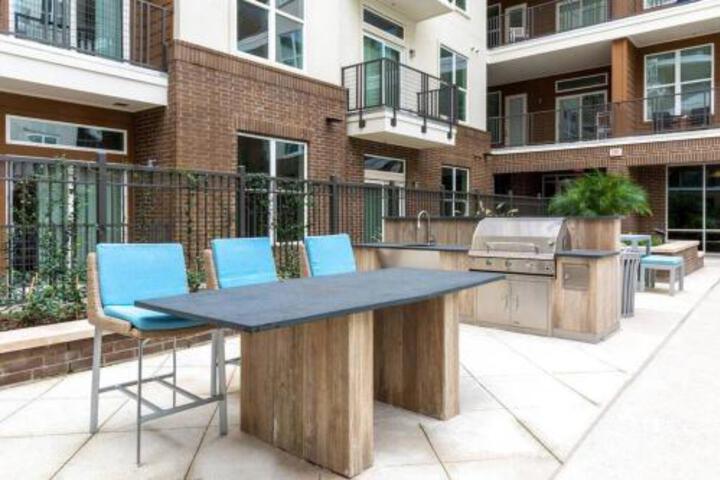 Luxury Apartment Close to Everything w Free Parking 5 in Houston, TX