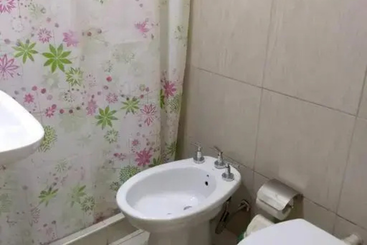 Room 6 of 10