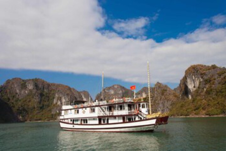 Halong Bay Hai Au Cruise