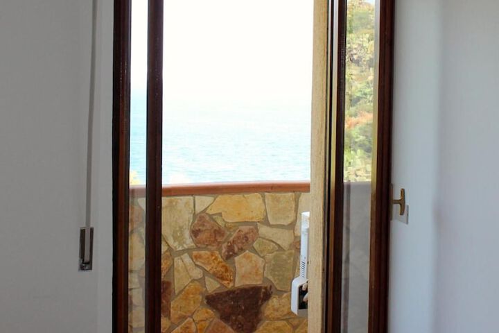 Room 6 of 26