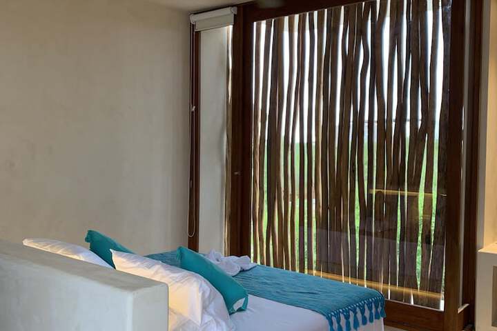 Room 8 of 90