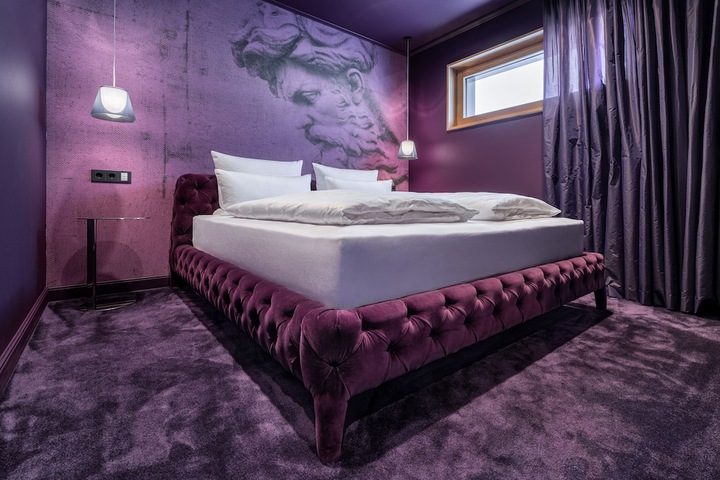 Room 3 of 173