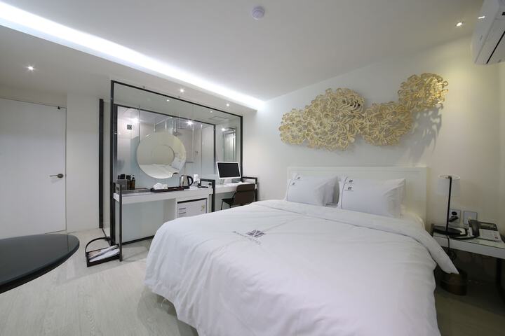 Room 10 of 70