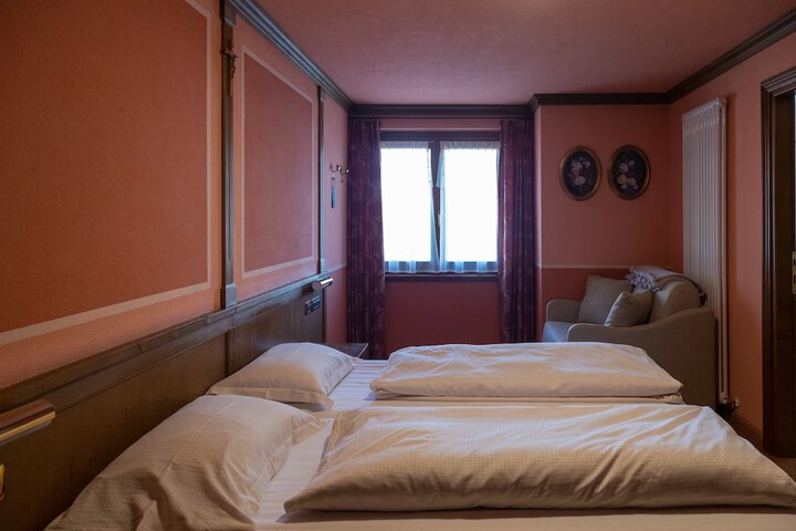 Room 13 of 211