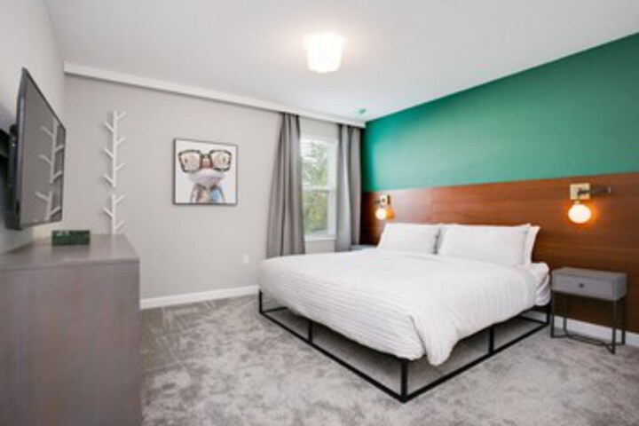 Room 52 of 61
