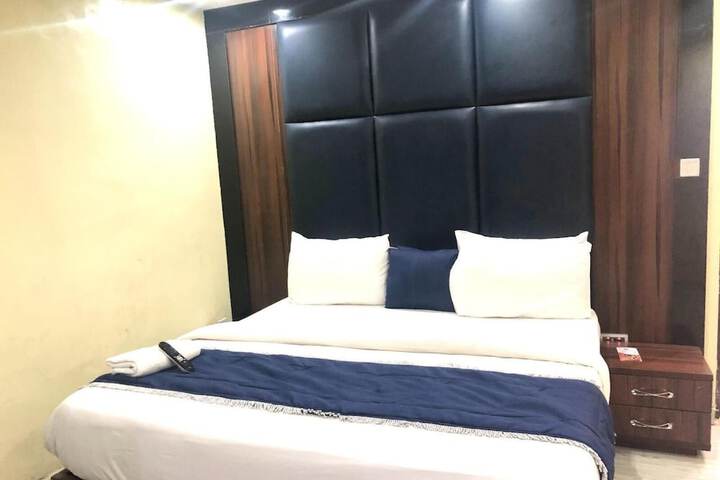 Room 16 of 27
