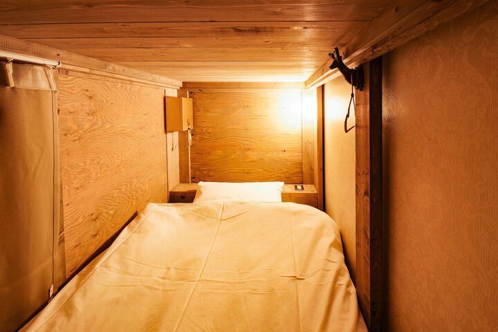 Room 11 of 16