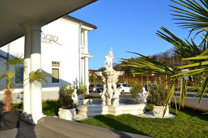 Hotel Exterior 40 of 43
