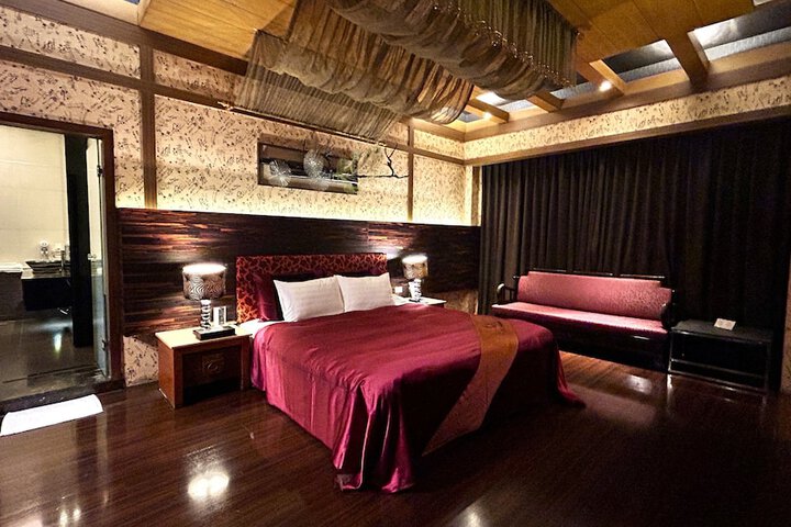 Room 6 of 97