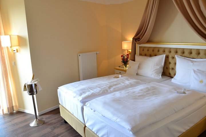 Room 6 of 68
