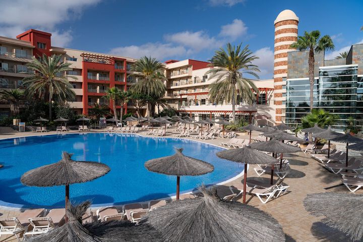 Hotel Pool