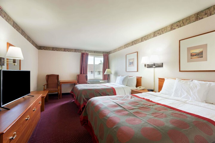 Room 4 of 16