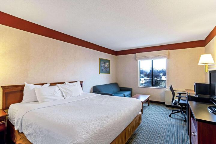 2 Queen Beds (3 of 10)