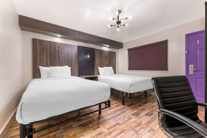 2 Double Beds Workspace (3 of 8)