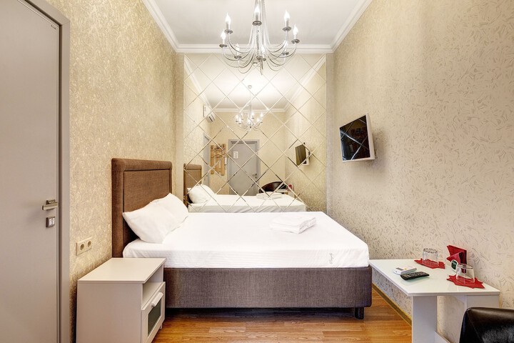 Room 6 of 48