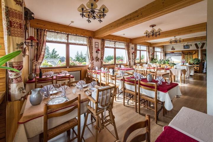 Dining 16 of 24