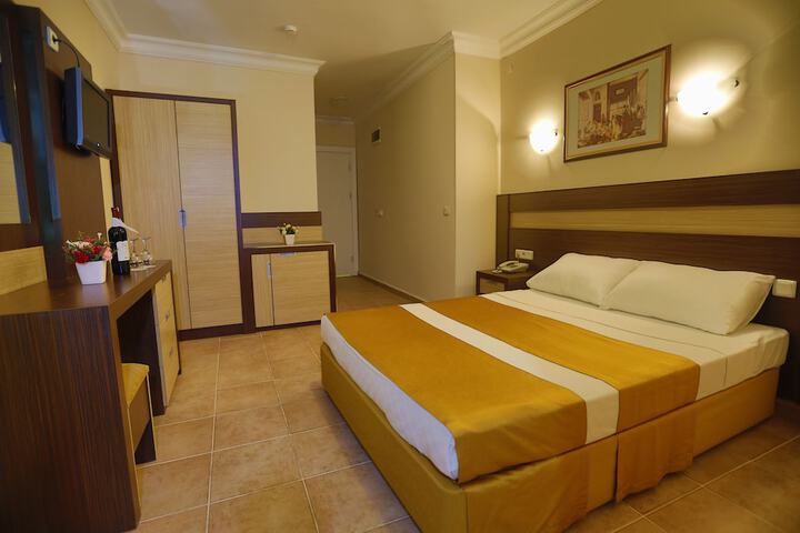 Room 13 of 48