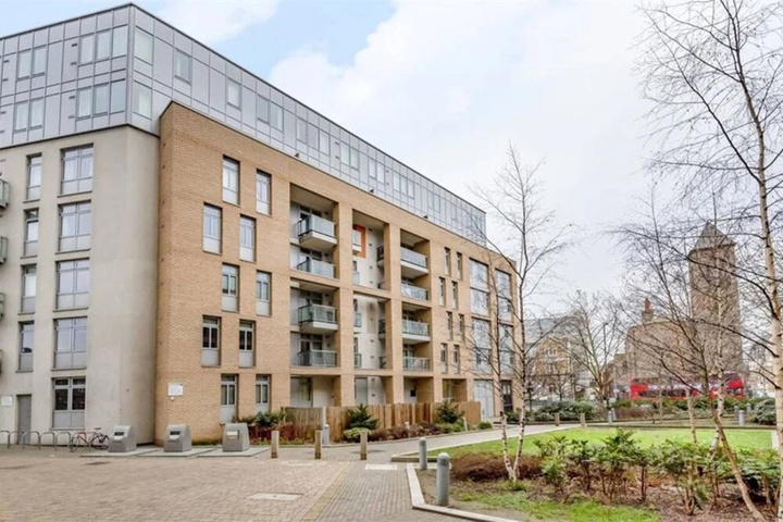 Stunning Morden 2 Bedroom Property Near Limehouse