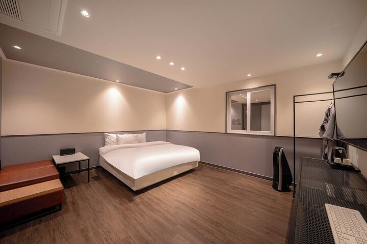 Room 2 of 19