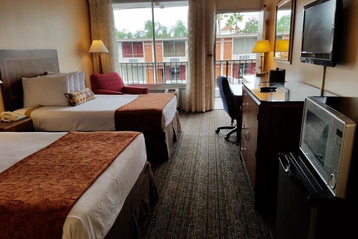 Room 4 of 10