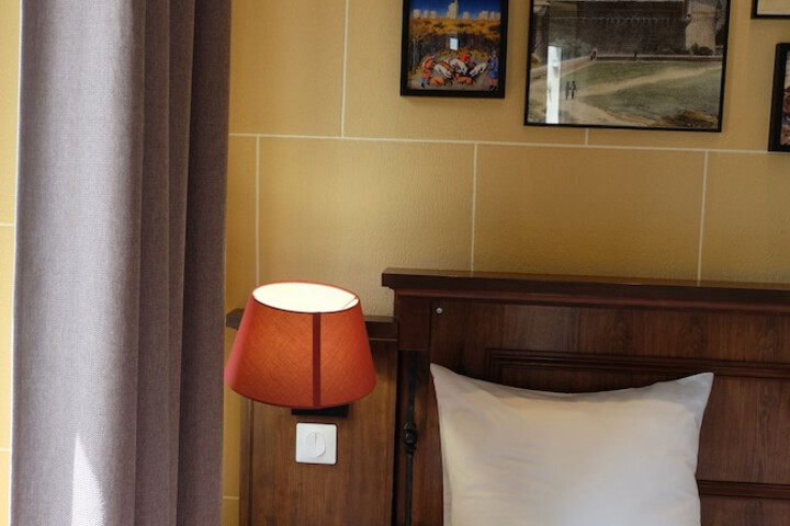 Room 105 of 142