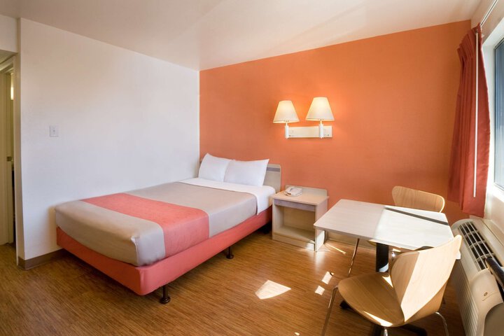 Room 10 of 52