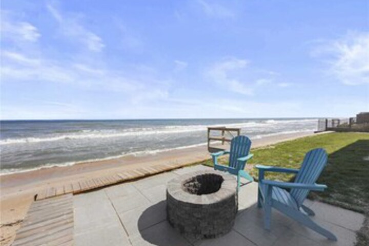Hemingway Dream 5 Bedrooms, Beach Front, Sleeps 14 in Ponte Vedra Beach, FL