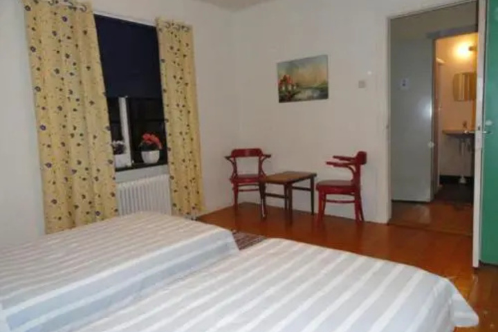 Room 3 of 18