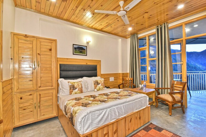 Room 3 of 7