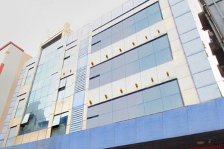 OYO Flagship 12476 IRA Residency