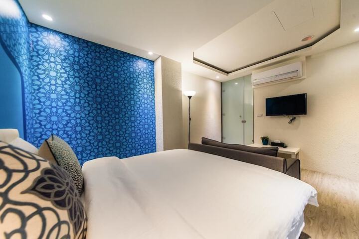 Room 33 of 56
